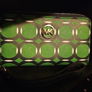 MICHAEL KORS💚- Green & Black Gold Hardware!
